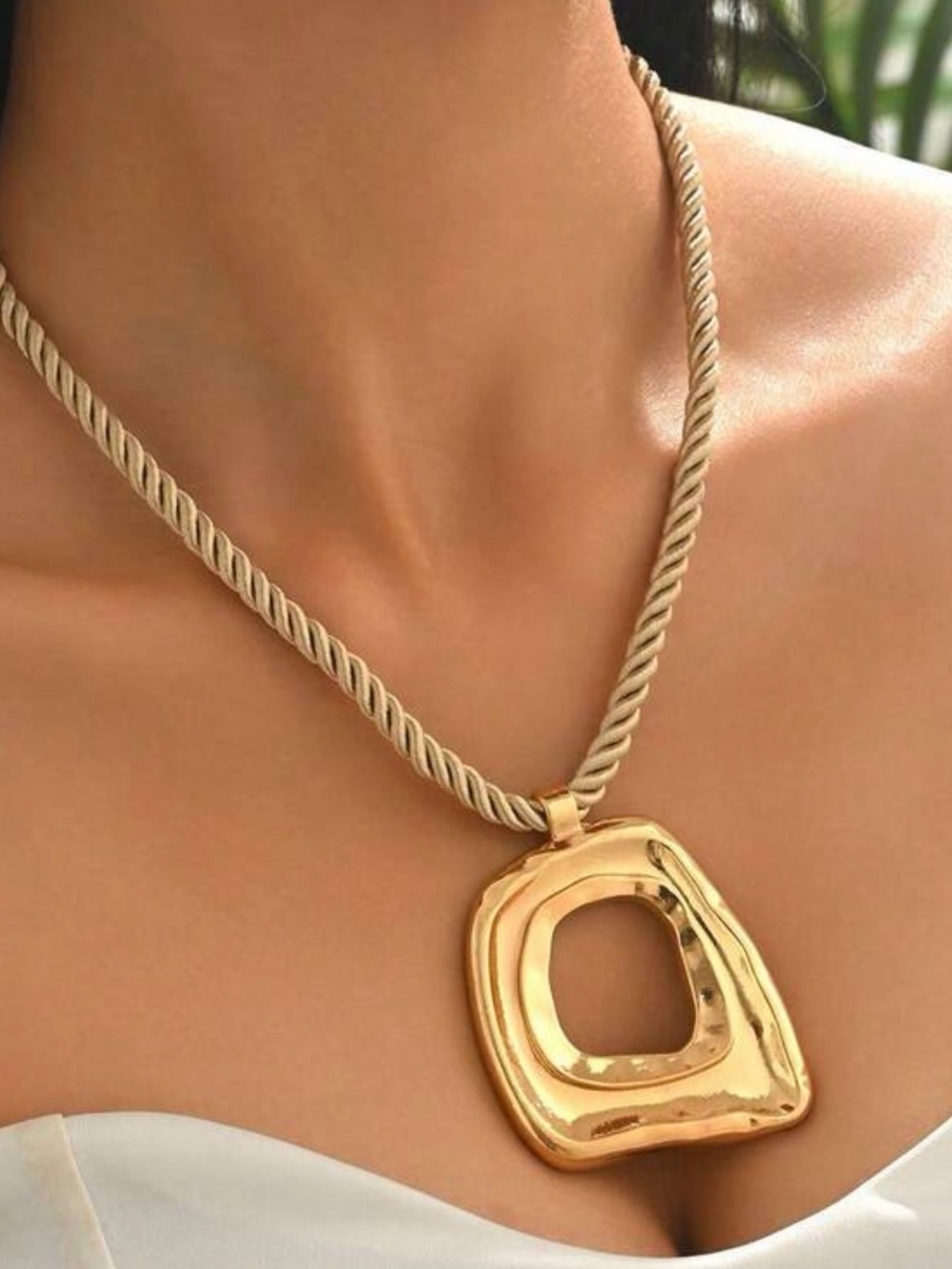 Gold Abstract Geometric Pendant Necklace – Twisted Rope Chain